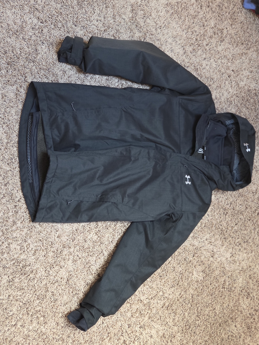 Mens size large under armour cold gear infrared jacket in black, hood,zip Shell